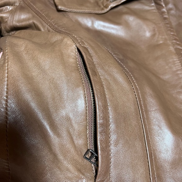 Danier Buttery Soft Genuine Lambskin Leather Jacket in Size Small. Colour = Teak - Picture 7 of 12